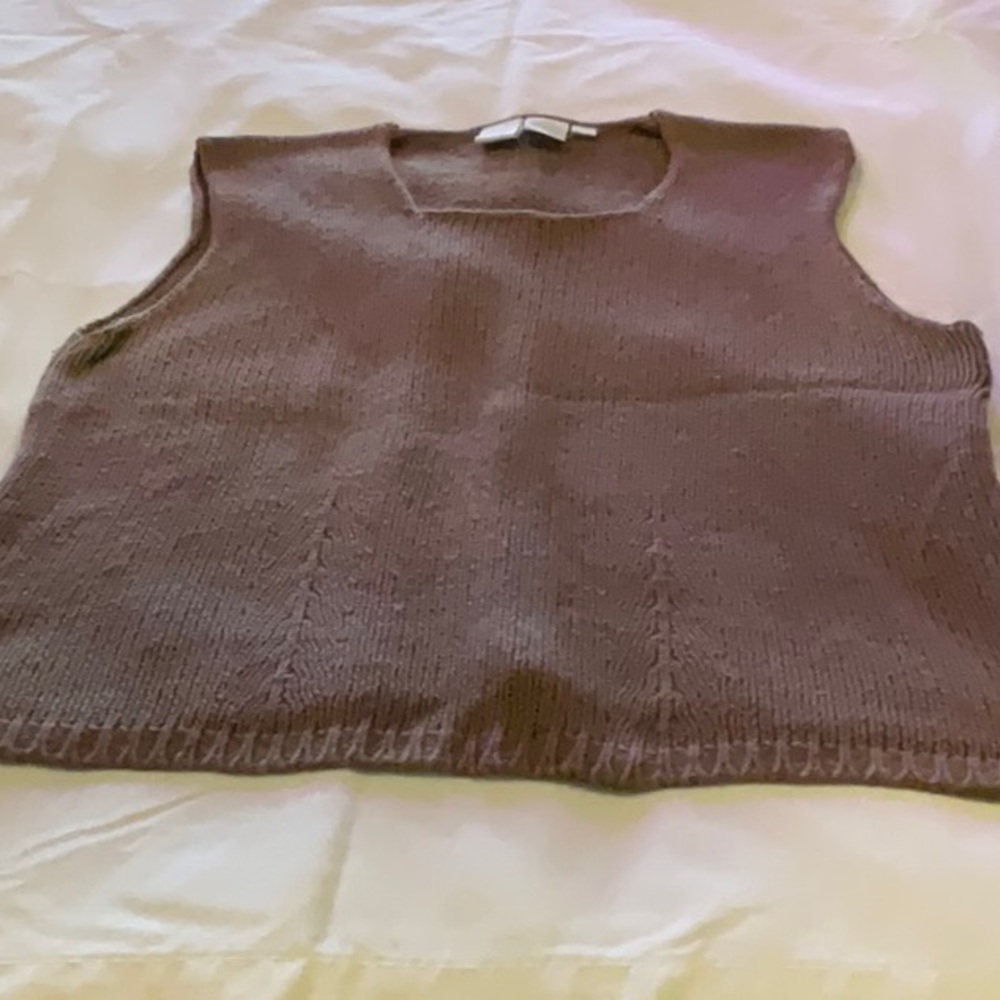 Sleeveless cotton sweater